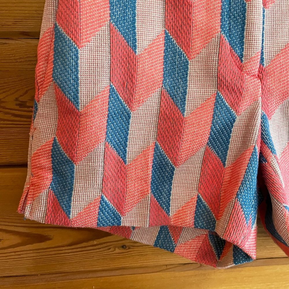 Ann Taylor Loft Riviera Chevron Shorts, size 00 - Picture 7 of 9